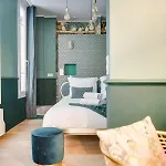 The Charming Trocadero Eiffel Tower Bed and breakfast