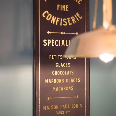 The Charming Trocadero Eiffel Tower Paryż