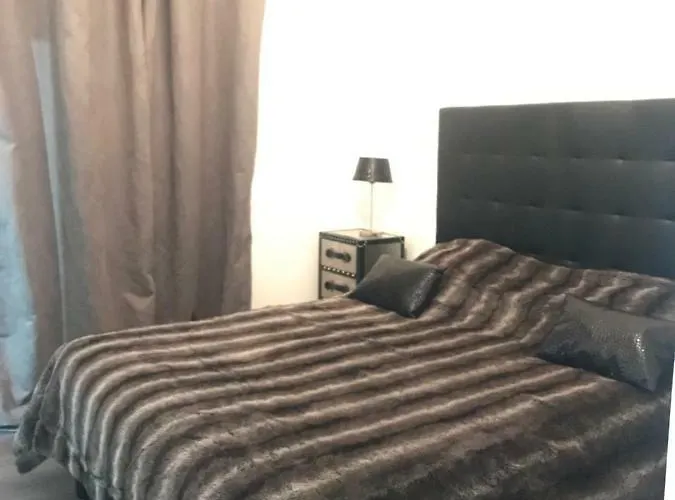 The Charming Trocadero Eiffel Tower Alojamento de Acomodação e Pequeno-almoço *