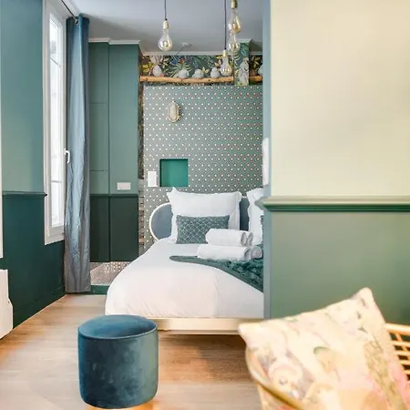 The Charming Trocadero Eiffel Tower Bed and Breakfast