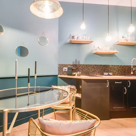 The Charming Trocadero Eiffel Tower Bed & Breakfast