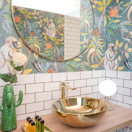 The Charming Trocadero Eiffel Tower Bed and Breakfast *