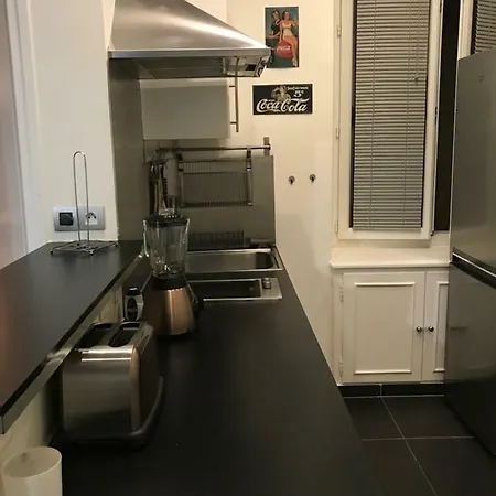 The Charming Trocadero Eiffel Tower Bed and Breakfast *