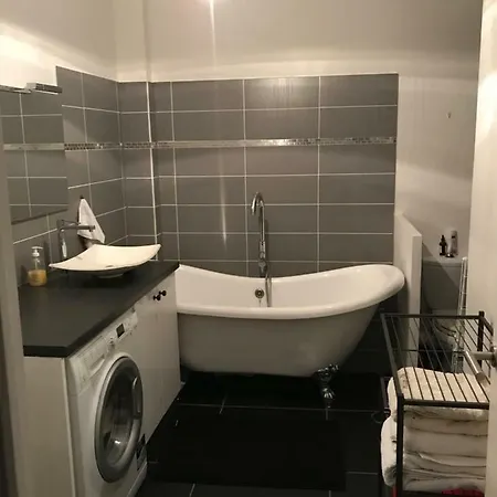 The Charming Trocadero Eiffel Tower Bed & Breakfast Paris