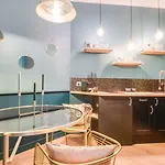 The Charming Trocadero Eiffel Tower Bed & Breakfast
