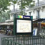 The Charming Trocadero Eiffel Tower Bed & Breakfast