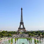 The Charming Trocadero Eiffel Tower Bed & Breakfast