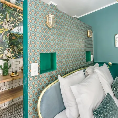 The Charming Trocadero Eiffel Tower Bed & Breakfast *