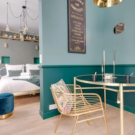 The Charming Trocadero Eiffel Tower Bed & Breakfast *