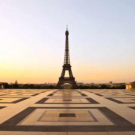 The Charming Trocadero Eiffel Tower * Parijs