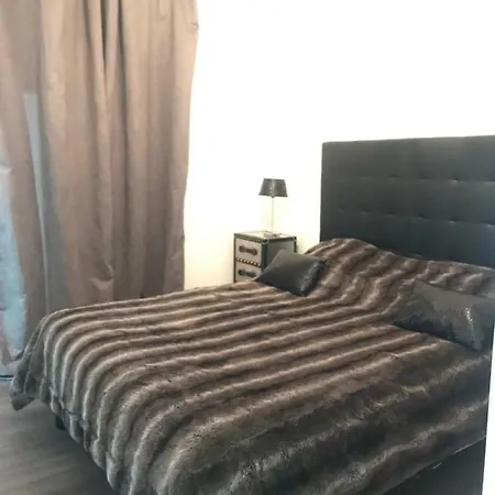 The Charming Trocadero Eiffel Tower לינה וארוחת בוקר *